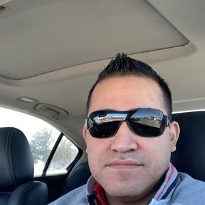 Meet your Posher, Elias